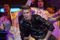 Bieber sick twice on stage in Arizona tour kickoff