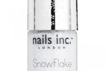 Holiday Nail Ideas: Try a Snowy Topcoat