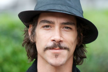 Oscar Jaenada to Star Next to Blake Lively in the Upcoming Thriller, ‘The Shallows’