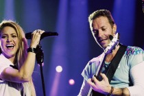 Chris Martin Sings With Shakira