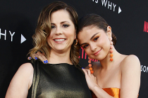 Selena Gomez’s Mom ‘Helpless’ & ‘Scared’ During Daughter’s Transplant Surgery